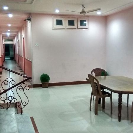 Hotel Varsa Dibrugarh Zewnętrze zdjęcie