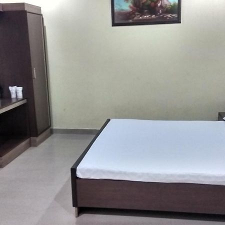 Hotel Varsa Dibrugarh Zewnętrze zdjęcie