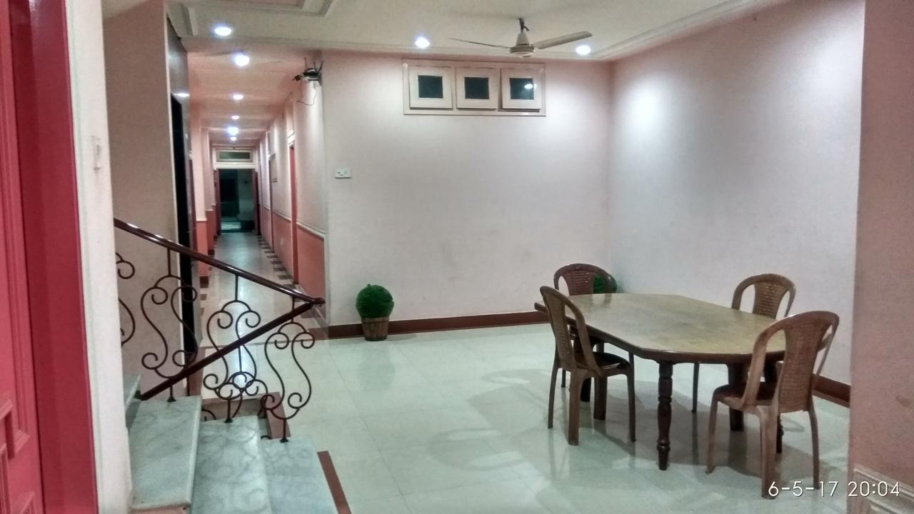 Hotel Varsa Dibrugarh Zewnętrze zdjęcie
