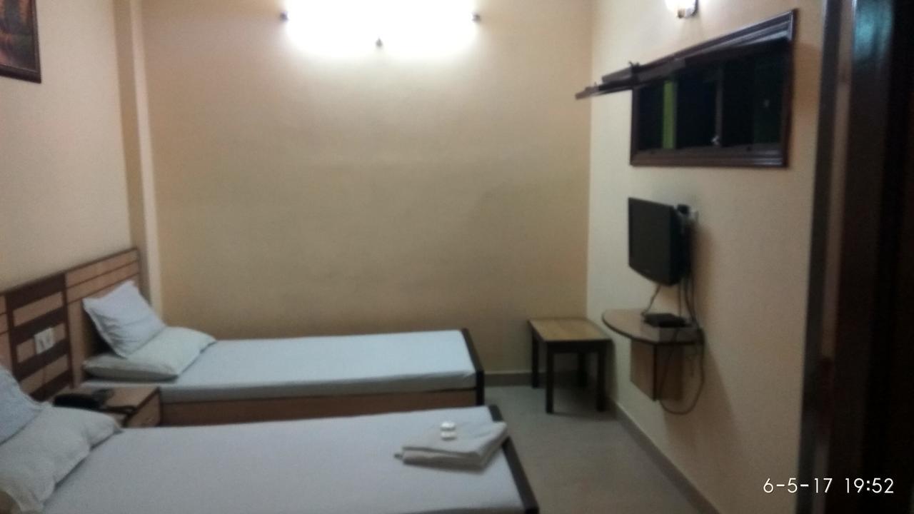 Hotel Varsa Dibrugarh Zewnętrze zdjęcie