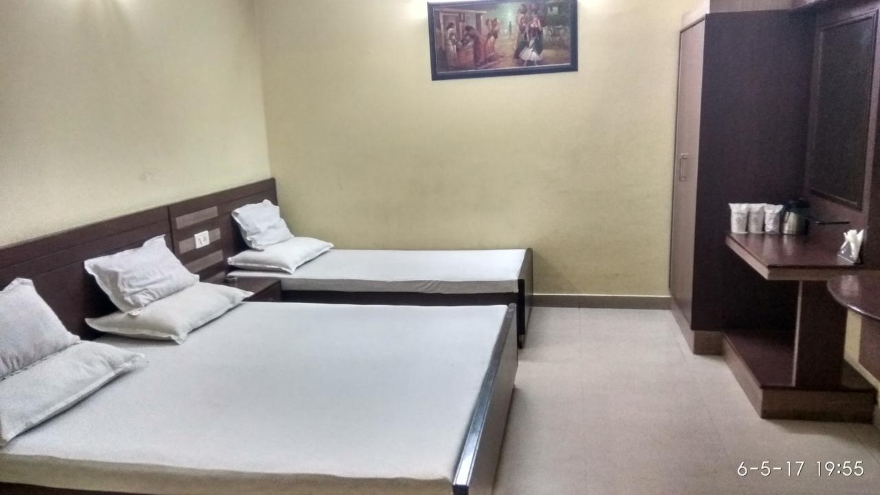 Hotel Varsa Dibrugarh Zewnętrze zdjęcie