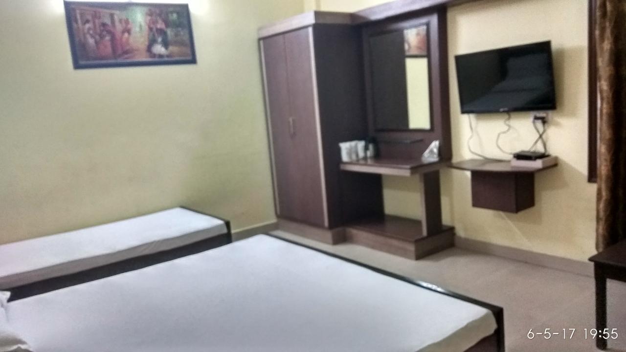 Hotel Varsa Dibrugarh Zewnętrze zdjęcie