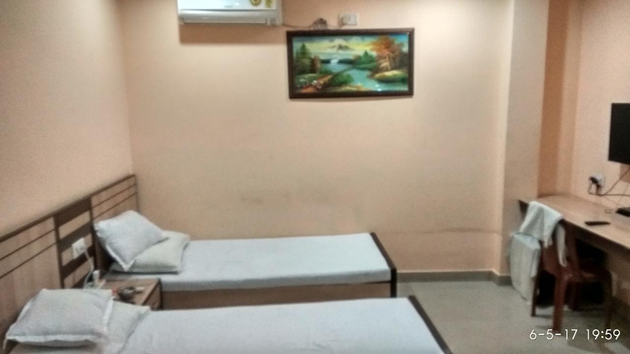 Hotel Varsa Dibrugarh Zewnętrze zdjęcie