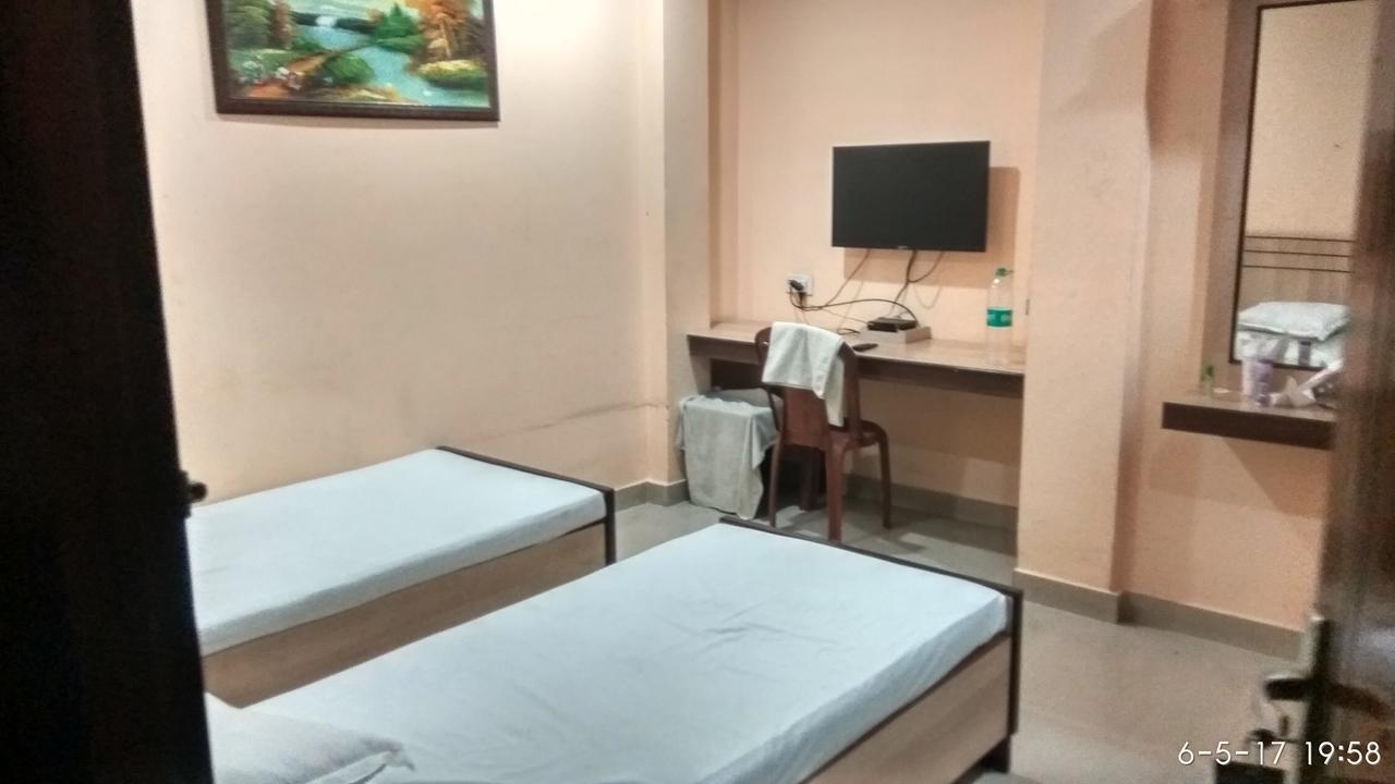 Hotel Varsa Dibrugarh Zewnętrze zdjęcie